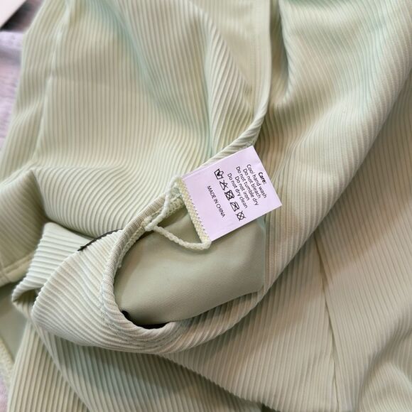 Daily Drills One Piece Bathing Suit Green Size Medium New With Tags - Picture 6 of 8